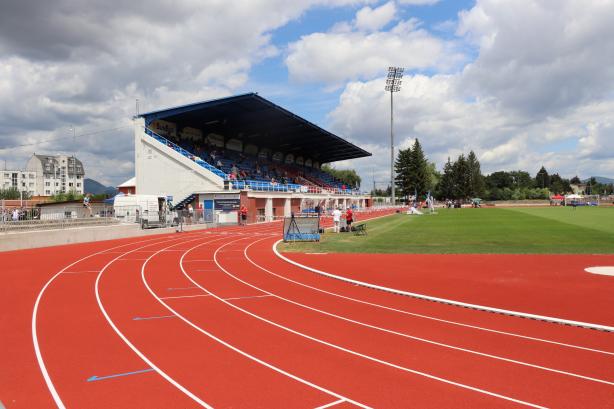 Zrekonštruovaná atletická dráha