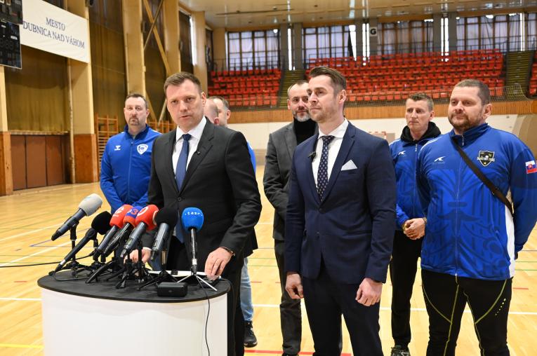 Tlačová konferencia k obnove športovej haly