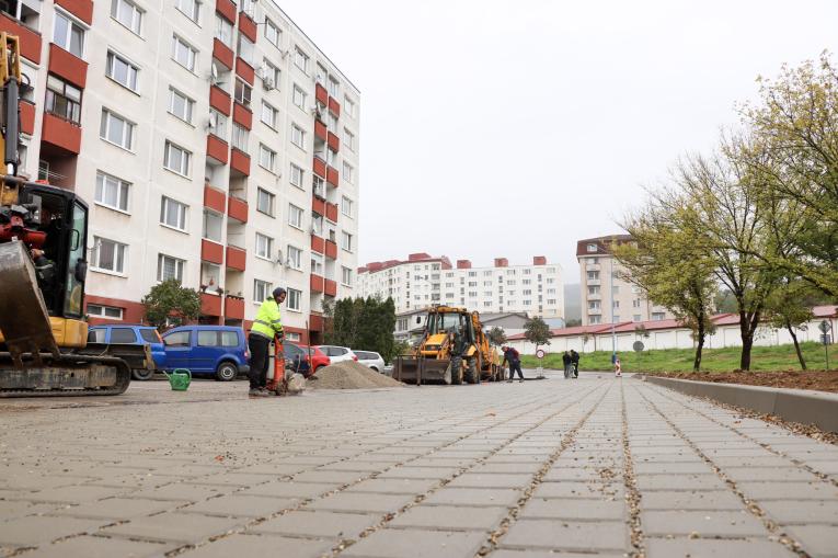 Práce na&nbsp;sídlisku Pod&nbsp;hájom