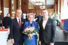 Primátor mesta Peter Wolf na oficiálnej recepcii s mimoriadnym splnomocneným veľvyslancom Poľskej republiky na Slovensku Krzysztofom Strzałkom a jeho manželkou.