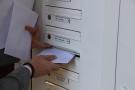 Distribúcia prvej várky ochranných rúšok priamo do schránok seniorov nad 60 rokov.
