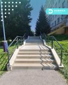 Nové zábradlia pomôžu zvýšiť bezpečnosť na sídlisku Pod hájom 1